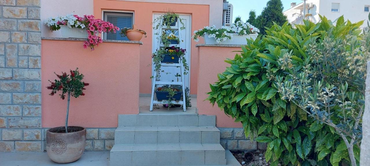 Apartments Tomic Биоград на Мору Екстериор снимка