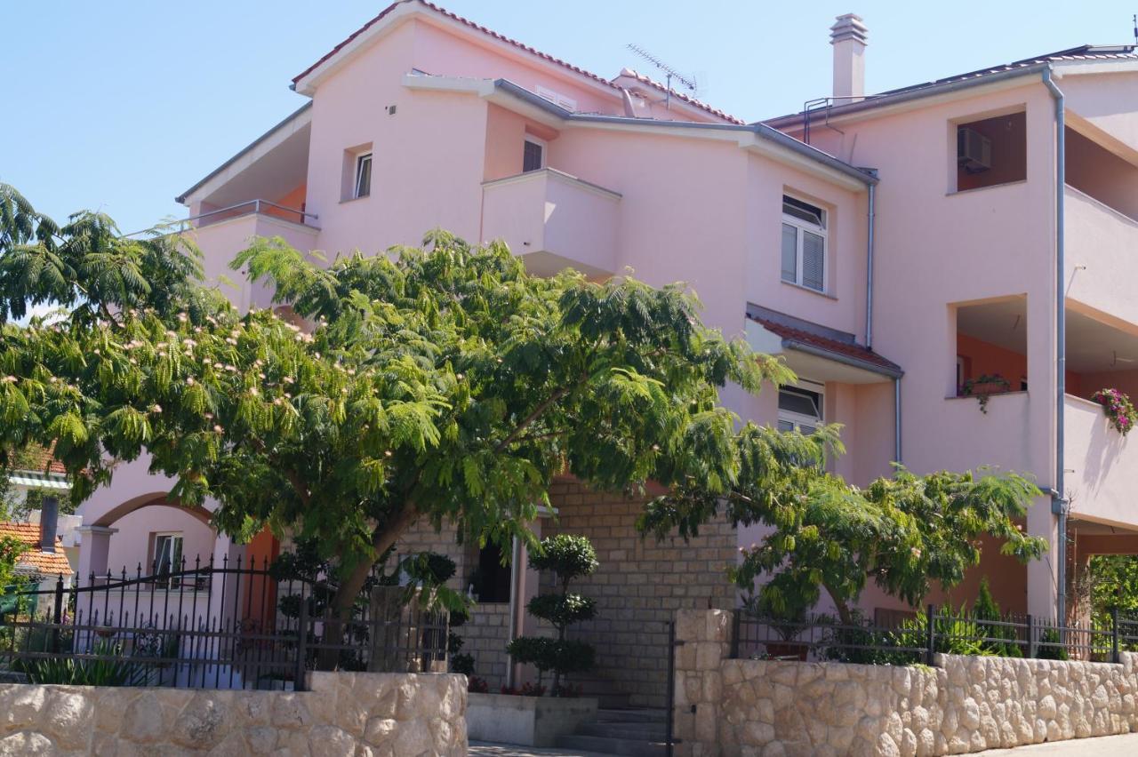 Apartments Tomic Биоград на Мору Екстериор снимка