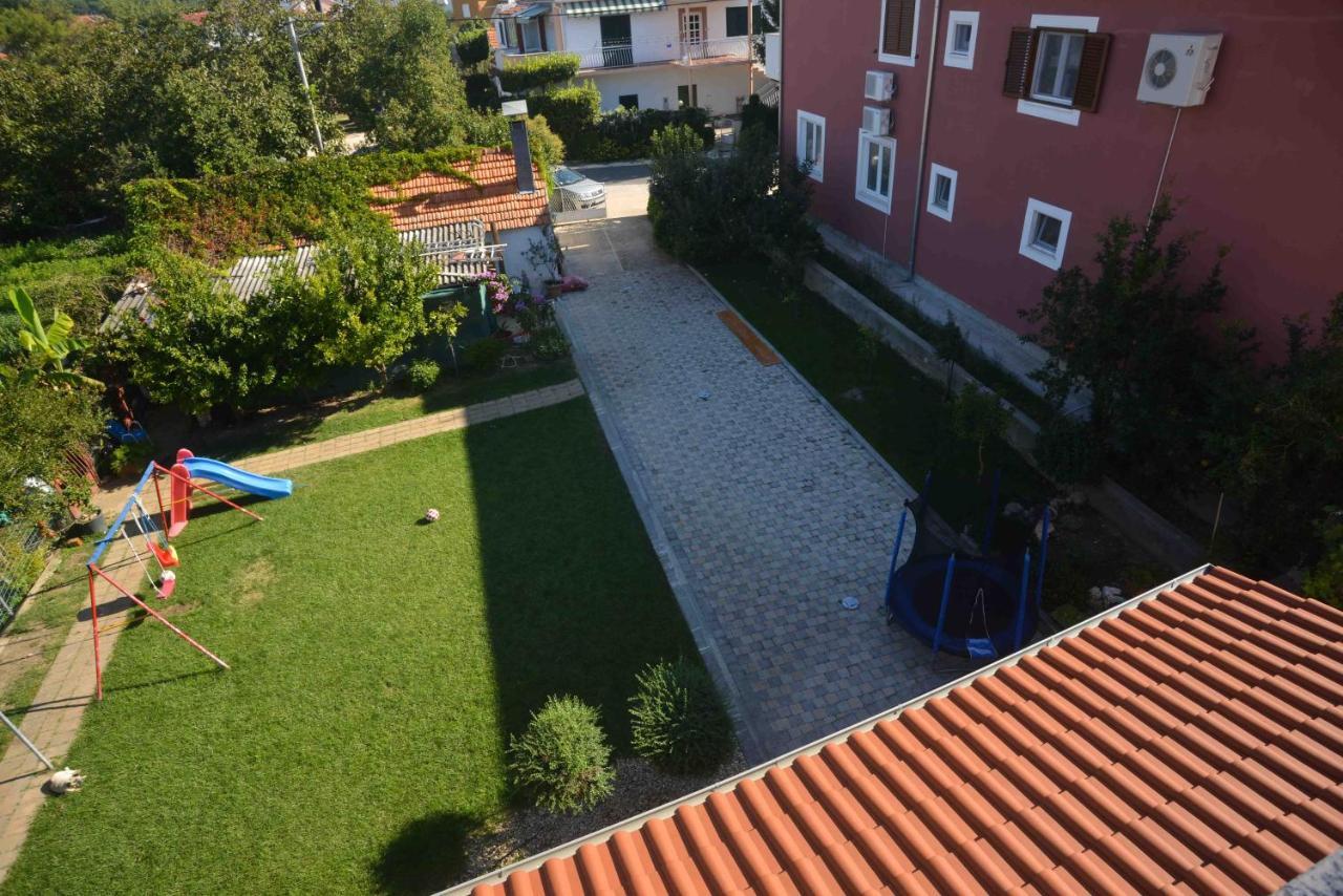 Apartments Tomic Биоград на Мору Екстериор снимка