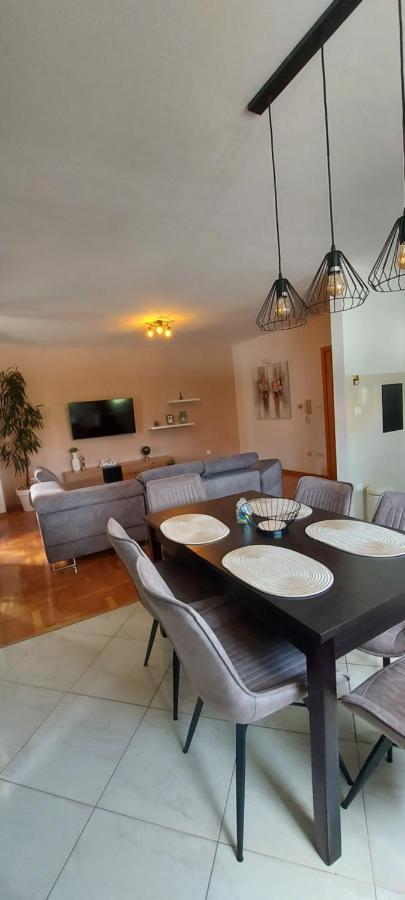 Apartments Tomic Биоград на Мору Екстериор снимка