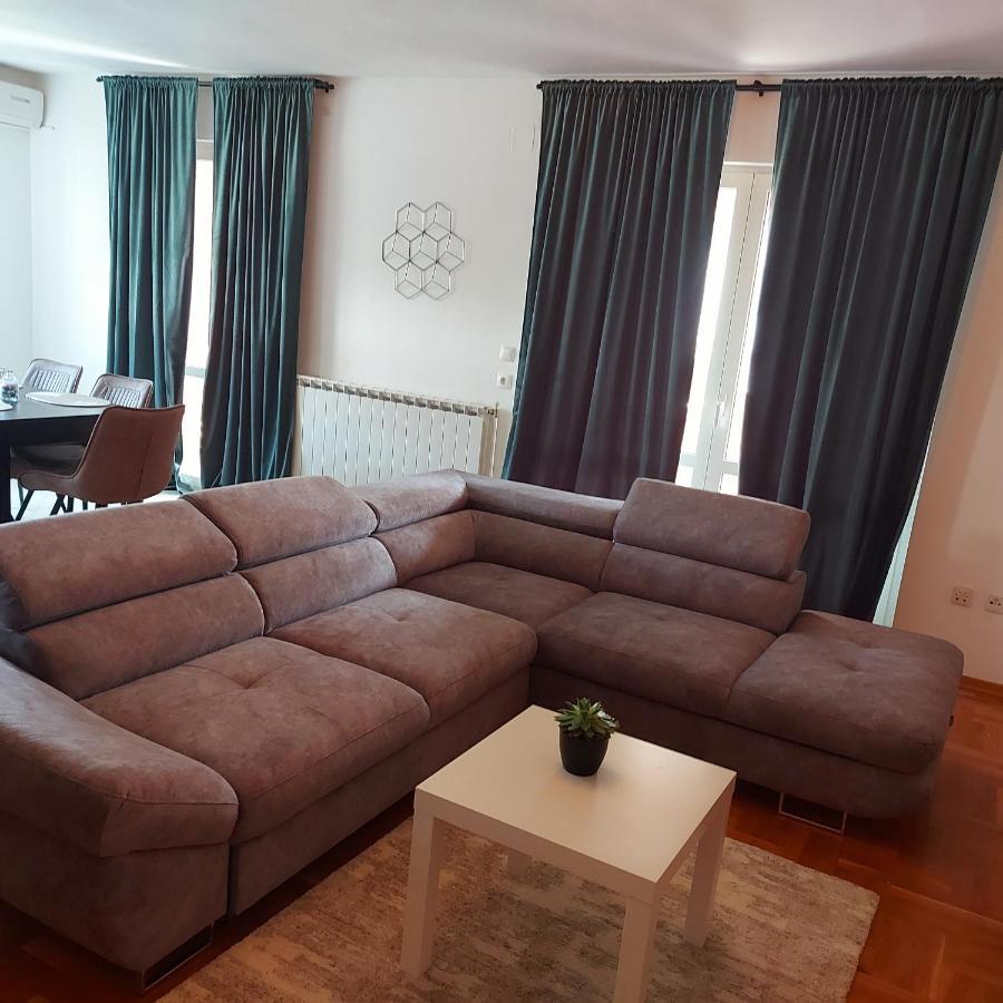 Apartments Tomic Биоград на Мору Екстериор снимка