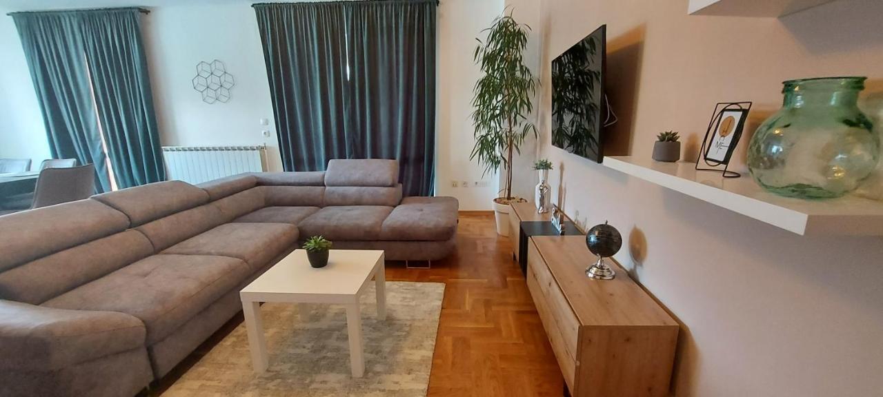 Apartments Tomic Биоград на Мору Екстериор снимка