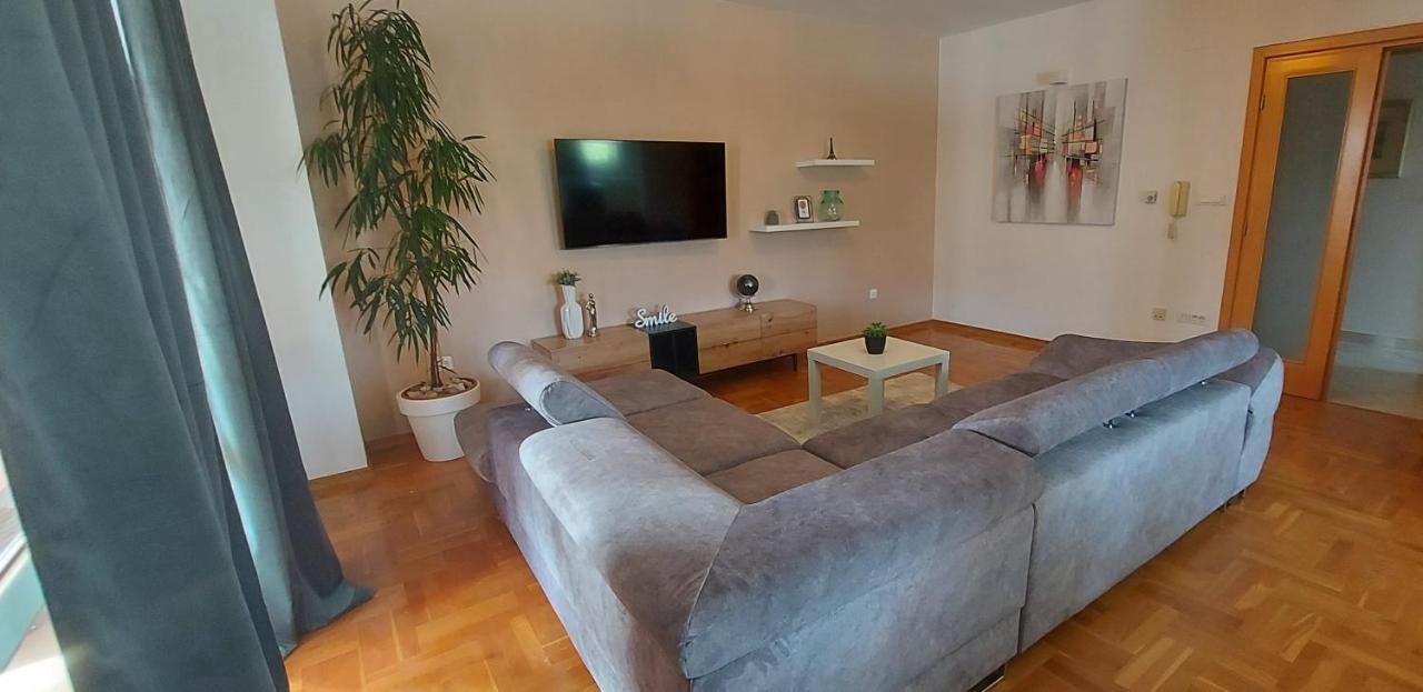 Apartments Tomic Биоград на Мору Екстериор снимка