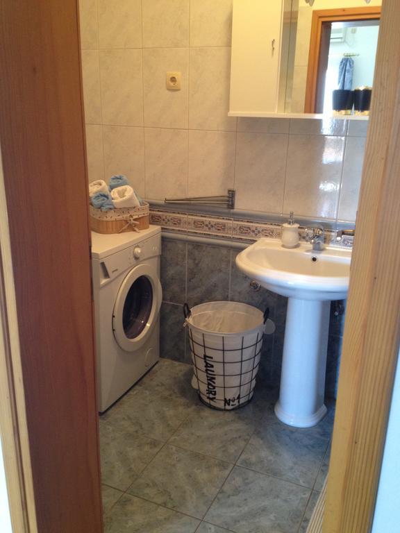 Apartments Tomic Биоград на Мору Екстериор снимка